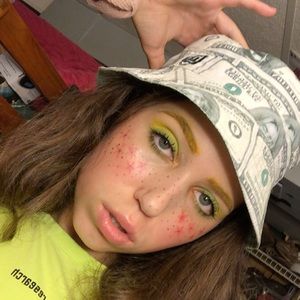 Meet your Posher, Alivia